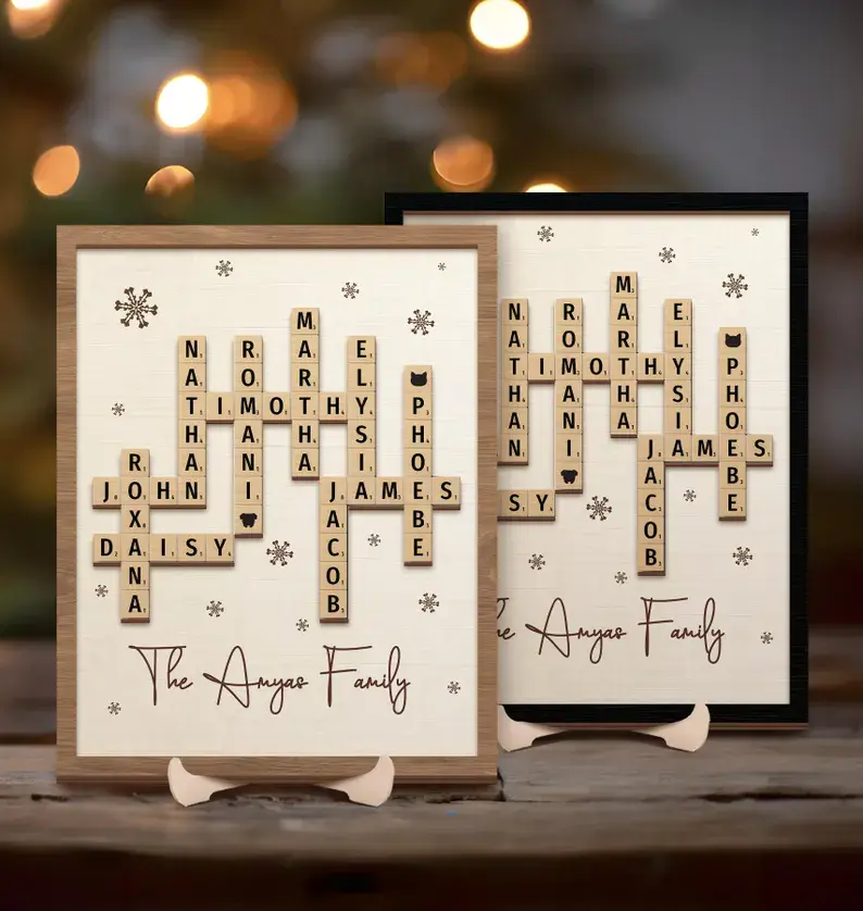 Toile personnalisable avec noms famille sur fond blanc.webp