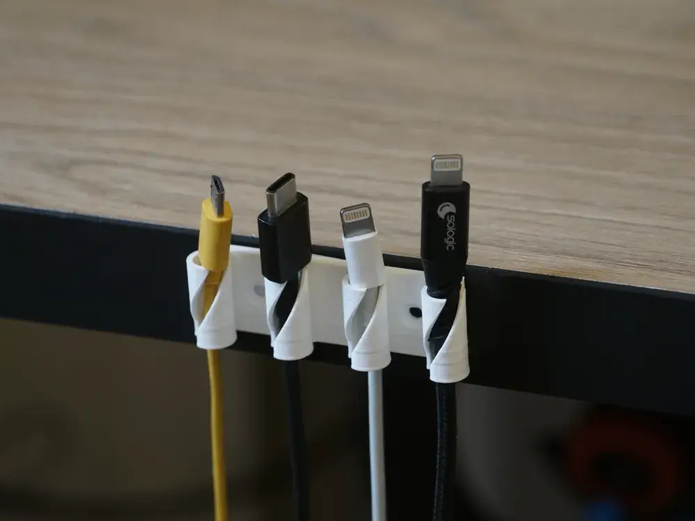 organisateur des cables bureau.webp