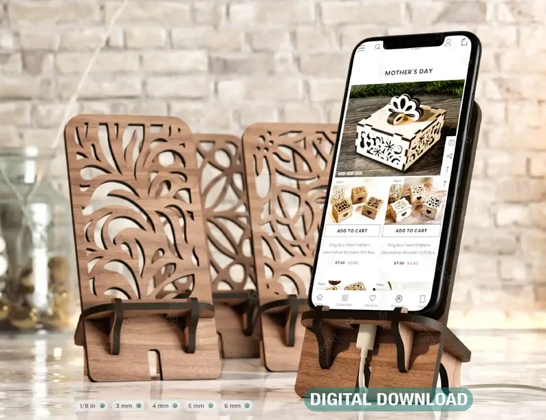 Support pour téléphone portable en bois avec motif.webp