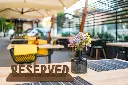 Tables reservées restaurant lettres4.webp