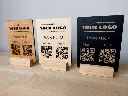Présentoirs de menus en bois avec QRCODE4.webp