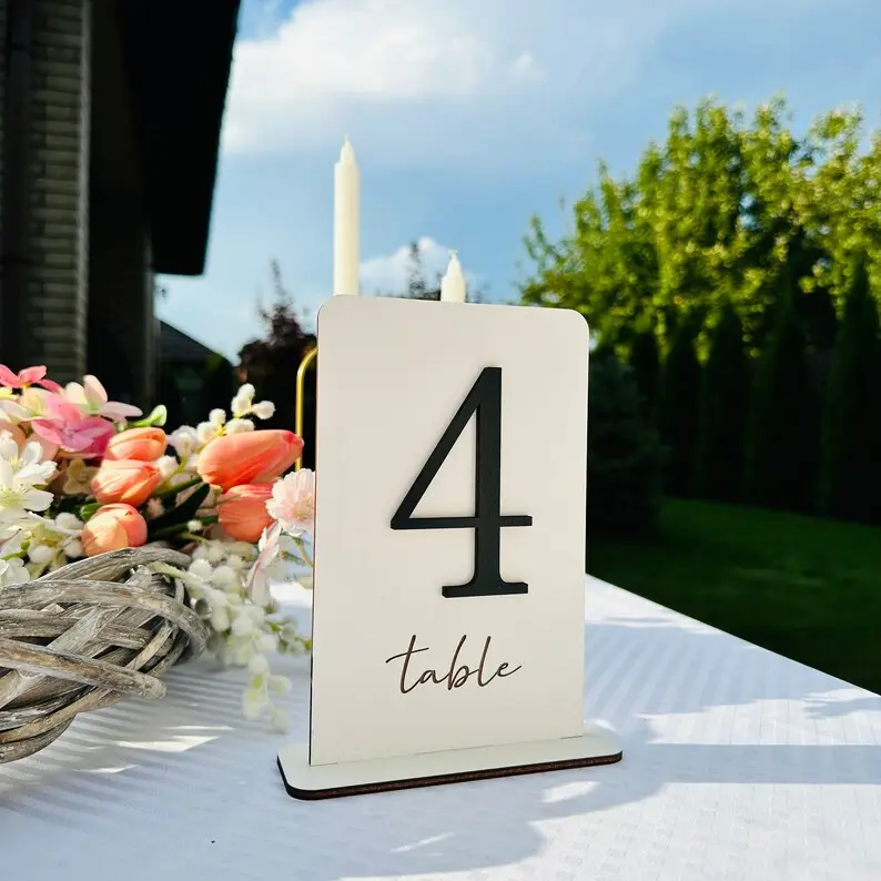 Numéros de table en bois, Mariage rustique.webp