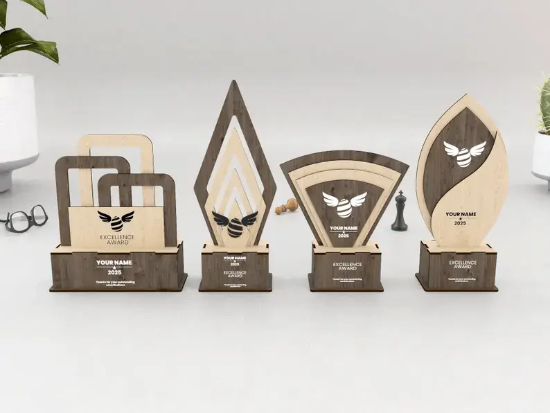 Trophée Special formes Award couleurs en bois.webp