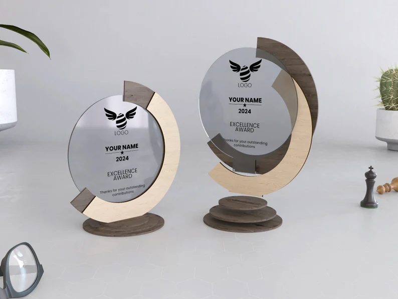 Trophée circulaire en bois (8).webp