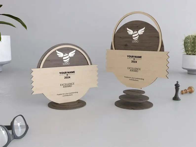 Trophée circulaire en bois (2).webp