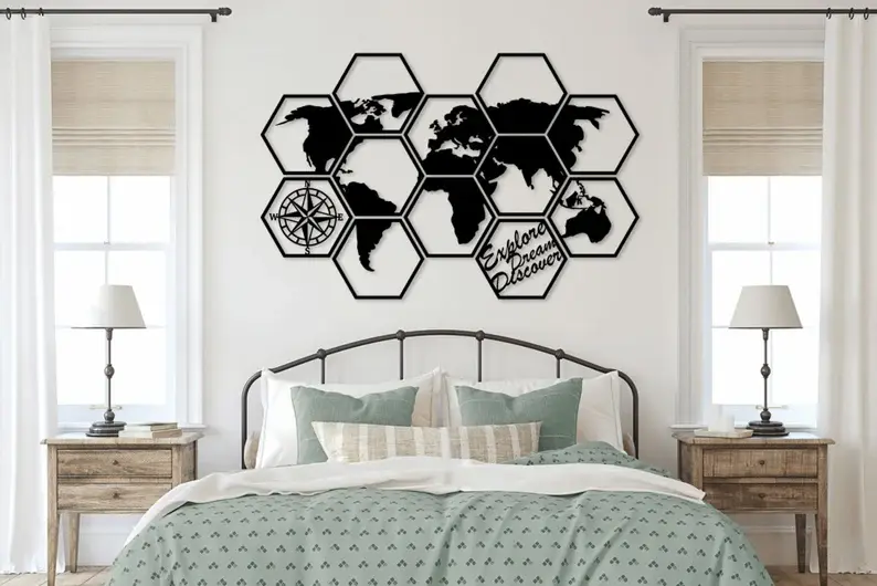panneau mural hexagonnal avec carte du monde.webp