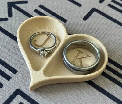 Porte-bagues pour couples noir et blanc personnalisé avec vos innitiaux