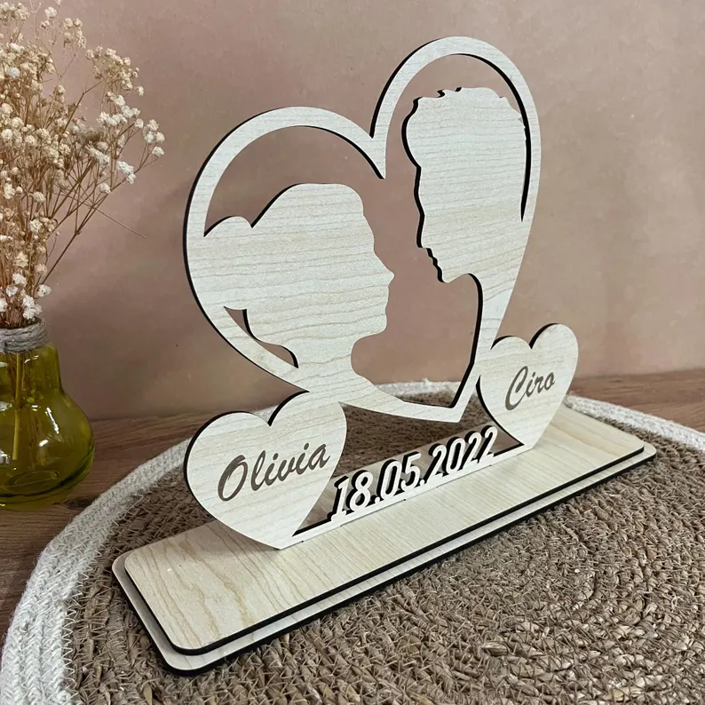 Cadeau couple découpé en bois