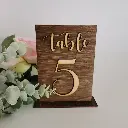 Numéros de table en bois de mariage rustiques sur pied