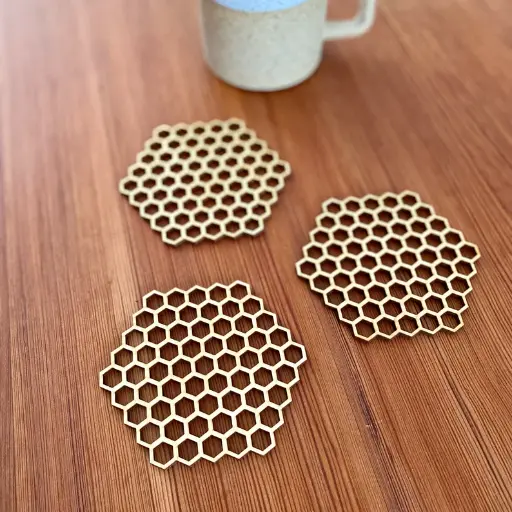 lot 3 sous verres et tasses motif nid d'abeilles