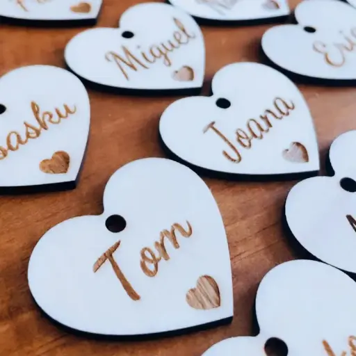 lot de 25 Marque-place pour invités en bois personnalisé cœur