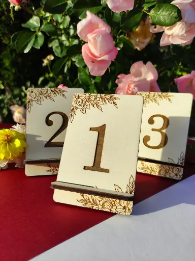 numeros de table en bois, chevalet pour mariage en bois