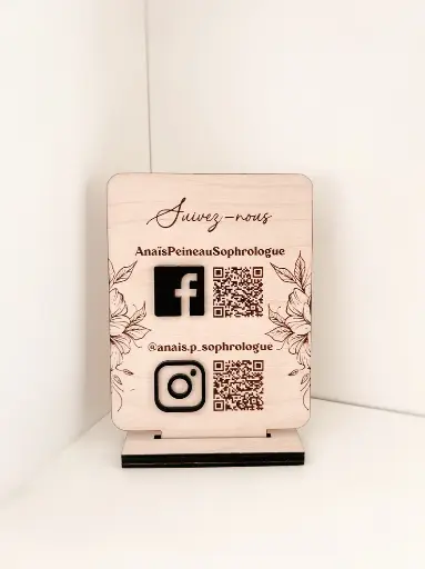 Pancarte réseaux sociaux pour entreprise sur socle et QR Code en bois 